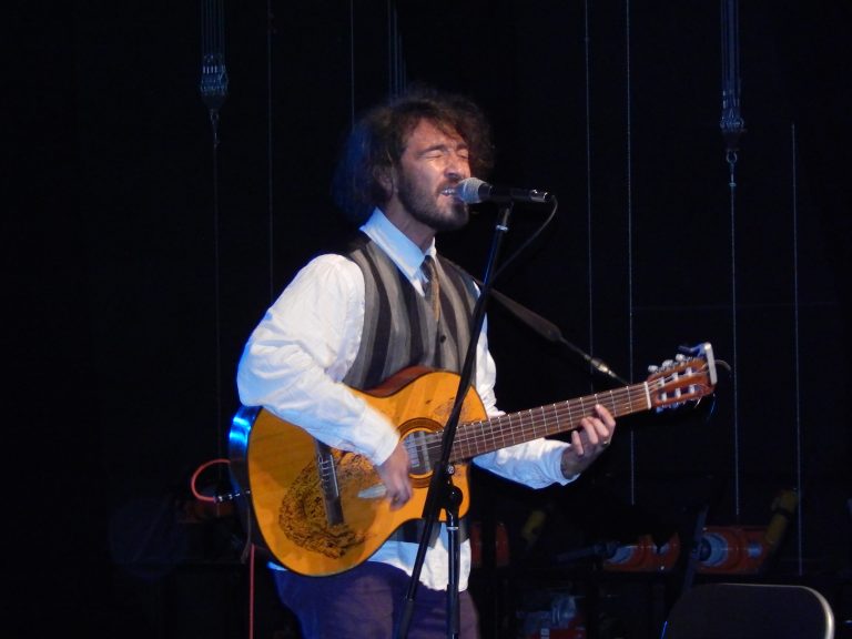 Liceo Artístico Gronemeyer celebró “Día Nacional del Rock Chileno” con gran concierto de Chinoy