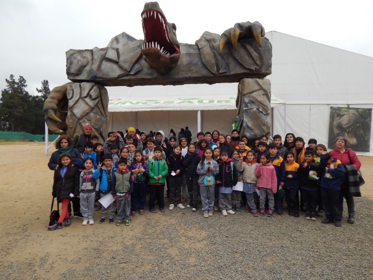 Más de mil alumnos de colegios municipales de Quilpué disfrutaron y aprendieron junto a la Expo Dinosaurios