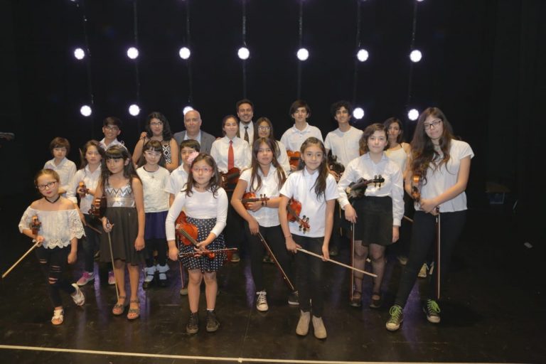 Liceo Artístico Gronemeyer certificó a más de 800 vecinos que participaron en talleres culturales y cátedras musicales