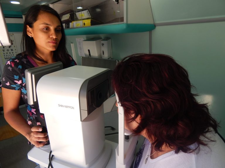 Vecinos de Pompeya felices con atención realizada por Móviles de Salud en el sector