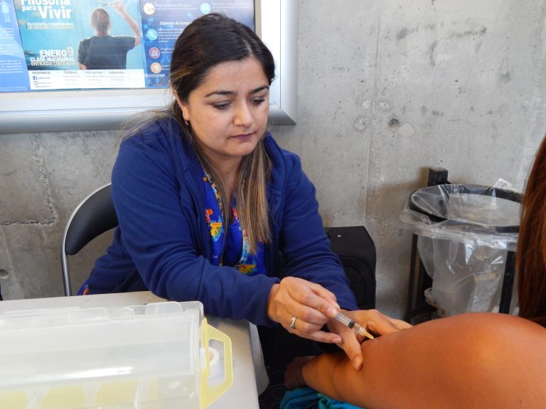 En Quilpué continúa campaña de vacunación contra el sarampión