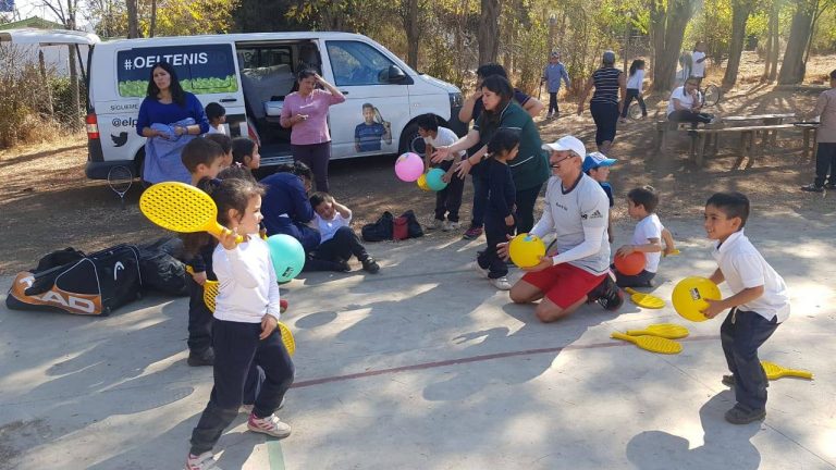 Escuelas Rurales de Quilpué disfrutaron de entretenidas clases de tenis junto a Horacio de la Peña