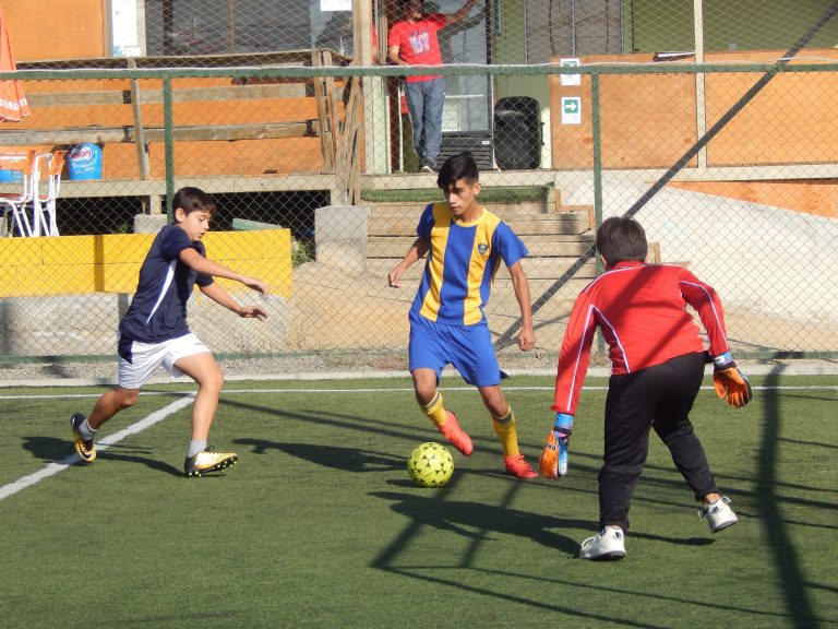 Alumnos de Quilpué animaron entretenidos encuentros deportivos en 2° Campeonato Interescolar de Fútbol