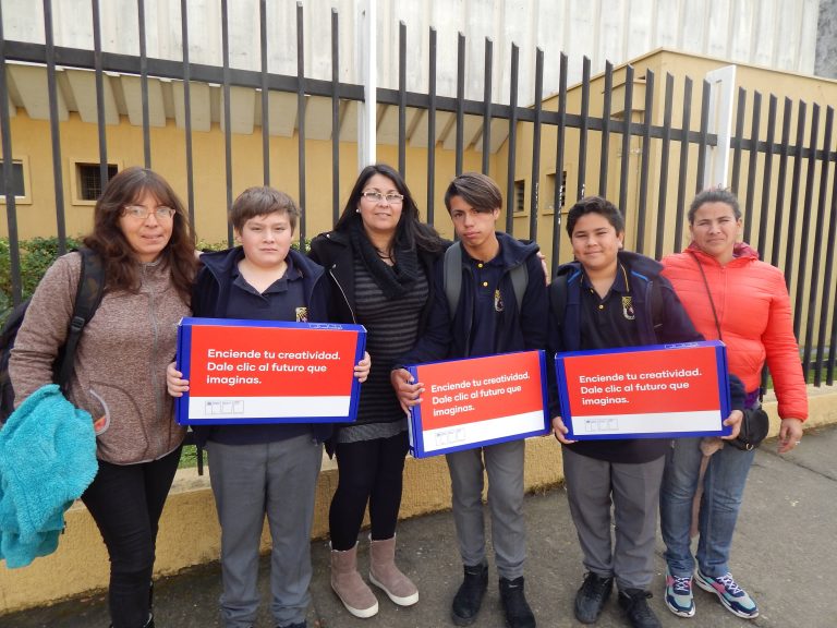 411 estudiantes de colegios municipales de Quilpué fueron beneficiados con entrega gratuita de computadores