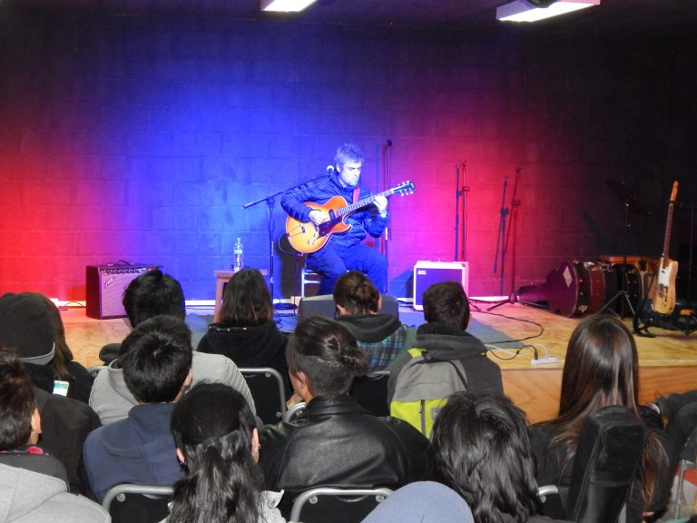 Ángel Parra dictó extraordinaria Clínica Musical en Liceo Artístico Guillermo Gronemeyer