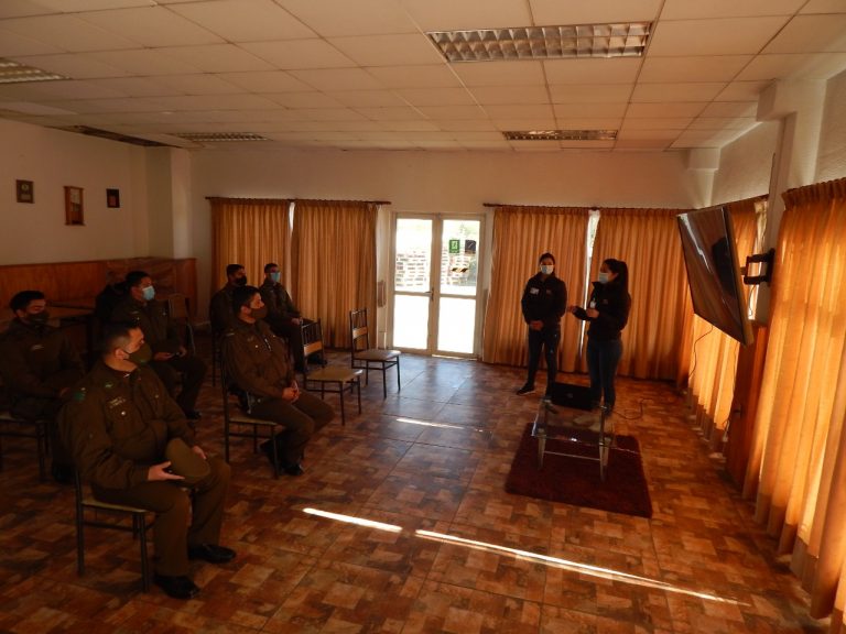 Salud Municipal de Quilpué capacita a carabineros para fortalecer medidas de autocuidado frente al COVID-19