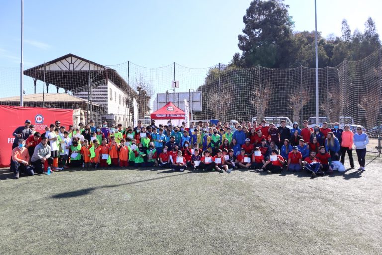Estudiantes quilpueínos se lucieron en campeonato de fútbol y hockey