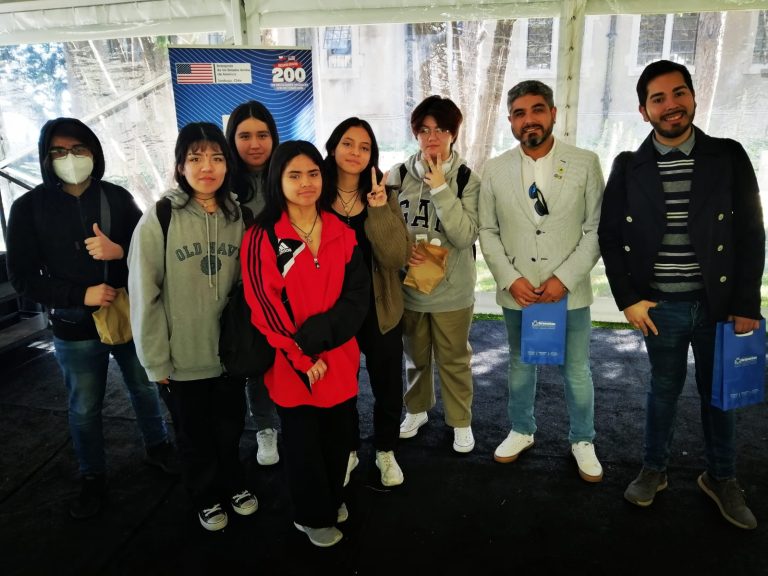 Estudiantes de Quilpué participan en Encuentro Educativo por los 200 años de las relaciones oficiales entre Chile y EEUU