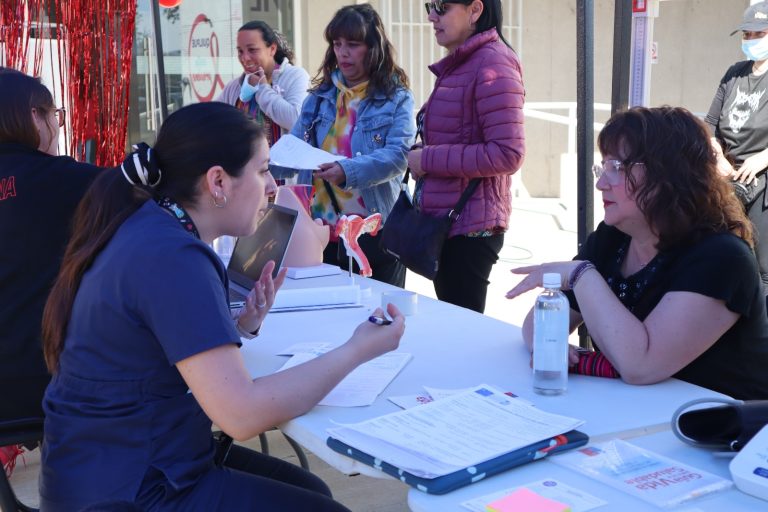 Vecinas de Quilpué participan en jornada de Salud por el Día de la Prevención del Cáncer de Mamas