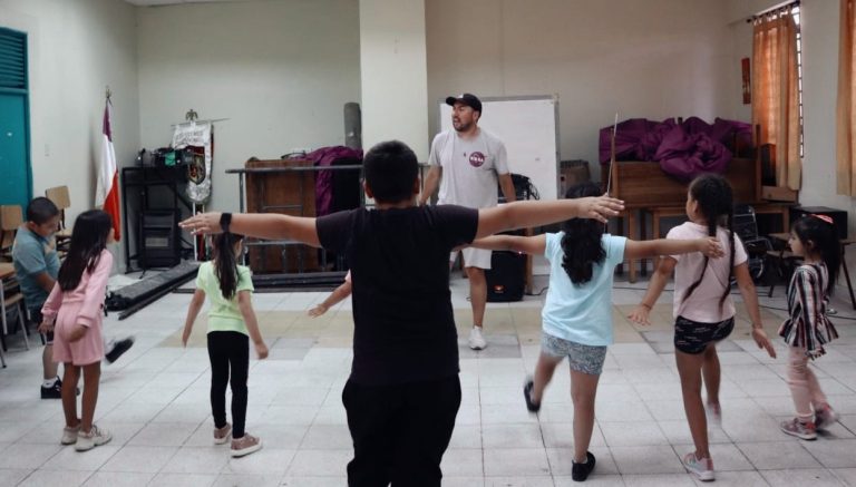 Invitan a niños, niñas y jóvenes de escuelas y liceos municipales a participar de los Talleres de Verano 2024