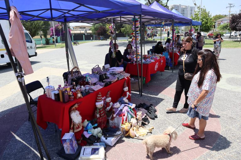 Cuidadoras y cuidadores del Centro Municipal para la Neurodivergencia participaron en Feria de Emprendedoras