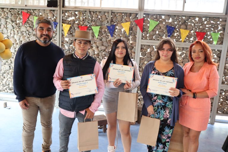 Estudiantes del Valle de Marga Marga y Colliguay culminaron con éxito su primer año en programa municipal de continuidad de estudios