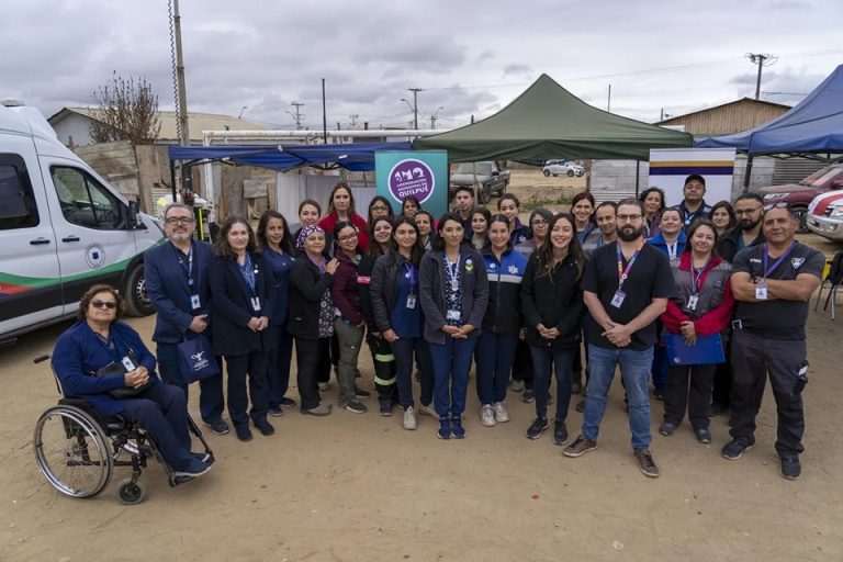 Destacan labor voluntaria de gremios de la Salud en zonas afectadas por el incendio en Quilpué