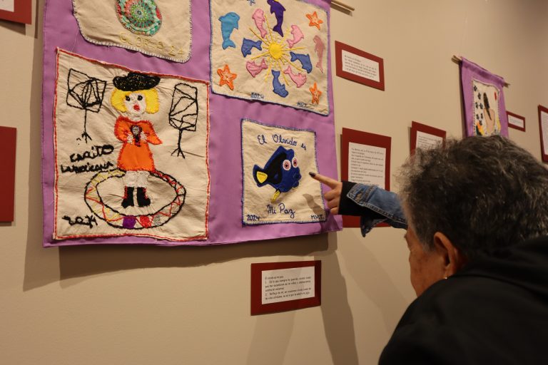 EXPO BORDADOS DE MUJERES QUILPUEÍNAS: UNA EXPOSICIÓN QUE MEZCLA EL APRENDIZAJE Y EL ARTE