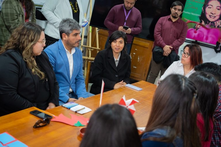 ALCALDESA MELIPILLÁN COMPROMETE RECURSOS A SLEP MARGA MARGA PARA SEGUIR APOYANDO LA EDUCACIÓN PUBLICA DE QUILPUÉ