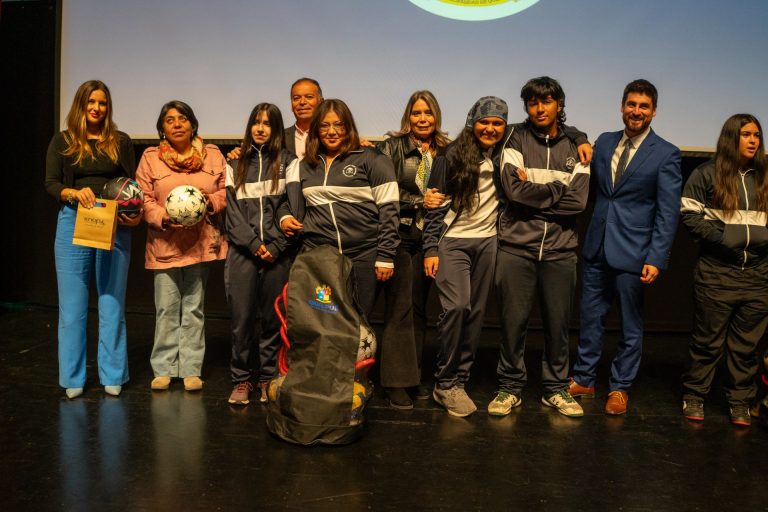 Municipio de Quilpué entrega  implementos deportivos a colegios municipales!