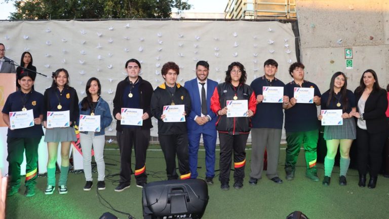 Liceo Comercial celebra su 59° aniversario con una emotiva ceremonia